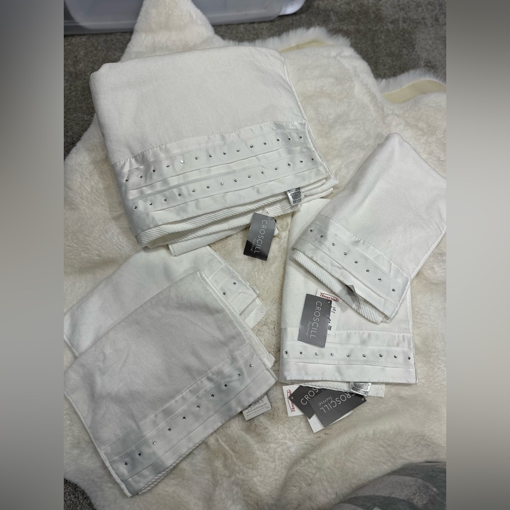 Brand new rhinestone bathroom towel set